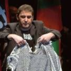 El portavoz de la ilegalizada Batasuna, Arnaldo Otegi, ayer, durante la asamblea celebrada en Anoeta