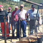 Momento de la preparación de la caldereta pastoril por Luis, Obdulio y voluntarios.