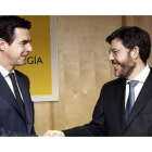 El ministro Soria felicita al nuevo secretario de Estado de Energía, Alberto Nadal.