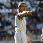 Paulino vuelve a casa. León le quiere como algo suyo.