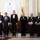 El rey Felipe VI y el presidente del Tribunal Supremo y del Consejo General del Poder Judicial, Carlos Lesmes, antes de comenzar el acto de apertura del año judicial.