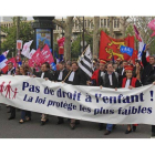 Jueces y abogados toman parte en la manifestación contra los gais en París.