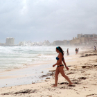 Una mujer en una playa de México. ALONSO CUPUL
