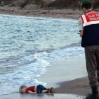 El cuerpo de Aylan Kurdi, un bebé de 3 años, apareció en las costas turcas el pasado mes de septiembre y se convirtió en la imagen de la crisis de los refugiados.