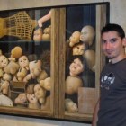 El vallisoletano Plata Ruiz junto a una de sus obras.