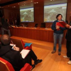 Voluntarios del Proyecto Ríos en el curso de la Ciuden.