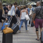 Turistas con maletas.