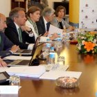 Ruiz Medrano, al fondo en la imagen, se reunió con los subdelegados de Gobierno.