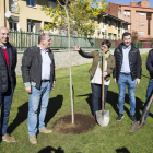 Díez, Aceves, Cabañas, Cendón y Tudanca, en el parque del Cabo José Martínez Conejo. FERNANDO OTERO