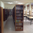 La biblioteca de Villafranca del Bierzo en la vieja sede de la Escuela Hogar de la localidad.