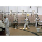 Algunos trabajadores en una empresa española