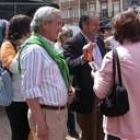 García, Larrauri, Villaverde y Alonso, con los vecinos en el mercado