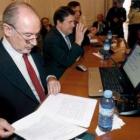 Rato, el presidente de Caja Madrid, junto al presidente de Bancaja, José Luis Olivas.