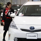 Muestra en Tokio del último modelo de Toyota Prius, este febrero.