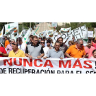 Agricultores, ganaderos y vecinos acudieron a la manifestación en Tábara (Zamora) por los incendios bajo el lema ‘Nunca más’. MARIAM A.MONTESINOS