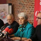 El obispo, Julián López, a la derecha de Beatriz Gallego, en la presentación de la memoria.