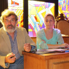 Benedicto González e Isabel de la Iglesia, ayer, durante la explicación del censo y las medidas.