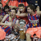 Los jugadores del Barcelona celebran la consecución de un nuevo título, en esta ocasión el de Liga.