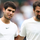 Carlos Alcaraz venció 6-0, 6-2 y 7-5 a Chardy. ADAM VAUGHAN