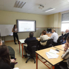Una de las alumnas expone su investigación. JESÚS F. SALVADORES