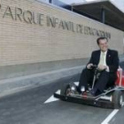 Mario Amilivia prueba las nuevas instalaciones del parque de tráfico que acogerá el campeonato