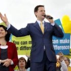 El líder de los liberales británicos, Nick Clegg, junto a su esposa, la vallisoletana Míriam Gonzále
