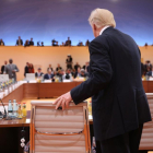 El presidente de EEUU, Donald Trump, toma asiento en el plenario de la cumbre del G20 de Hamburgo, el 7 de julio.