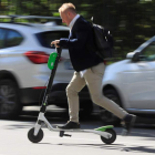 El Procurador del Común mantiene una actuación de oficio por los patinetes eléctricos. ALVARADO