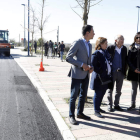 Silván, junto a concejales y técnicos, visitó ayer las obras del plan de asfaltado. MARCIANO PÉREZ