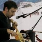 El músico y artesano de instrumentos leoneses Francisco Pozuelo