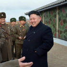 Kim Jong-un visita a una unidad del Ejército de Corea del Norte, este lunes.