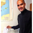 Pep Guardiola vota en el consulado de Múnich.