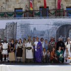 Astures y romanos de un lado y otro de la Cordillera Cantábrica se hermanaron en el cierre de la recreación. FERNANDO OTERO