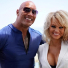 Dwayne, 'La Roca', Johnson ha anunciado el fichaje de Pamela Anderson para la versión cinematográfica de 'Los vigilantes de la playa' con una foto con ella en Instagram.