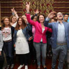 Gloria Fernández Merayo, ayer noche con sus candidatura tras conocerse que el PP fue el que más votos y concejales recibió