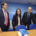 Fernández Mañueco, Levy, Herrera y Rey, antes de la presentación de la ponencia. R. GARCÍA
