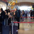 Pasajeros en el aeropuerto Adolfo Suárez Madrid-Barajas.