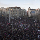 Decenas de miles de personas, en la manifestación feminista de Barcelona.