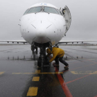 El mantenimiento de aeronaves supone una de las áreas de negocio del proyecto; en la imagen, un avión en la pista leonesa. JESÚS F. SALVADORES