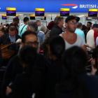 Situación en el área de facturación de equipajes de British Airways en Heathrow.