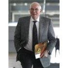 Luis Aragonés ayer, a su llegada a la Ciudad del Fútbol de Las Rozas