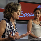 La secretaria de Bienestar Social, Carcedo, y la secretaria de Empleo del PSOE, Rodríguez.