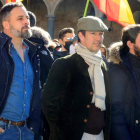 Abascal y el candidato García-Gallardo (d) ayer, en Salamanca. J.M. GARCÍA