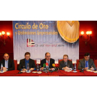 Los empresarios cuya trayectoria ha sido distinguida por el CEL, junto al presidente del Círculo, Emilio de la Puente.