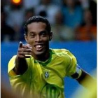 Ronaldinho celebra uno de los goles conseguidos con la selección brasileña