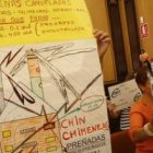 La plataforma no falta a un Pleno para protestar.