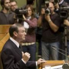 El lendakari Ibarretxe, durante su intervención en el pleno del parlamento de Vitoria