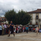 La carrera de madreñas contó con diez participantes.