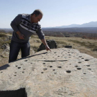 Juan Carlos Campos, el descubridor de los petroglifos de Peñafadiel.