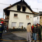 Aspecto de la vivienda más afectada por el fuego, en la calle San Martín.